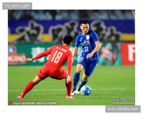 法比奥点球破门完成大四喜，拥抱队友庆祝